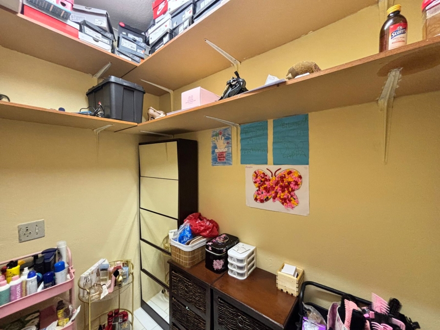 4 Bedroom Property for Sale in La Hoff North West